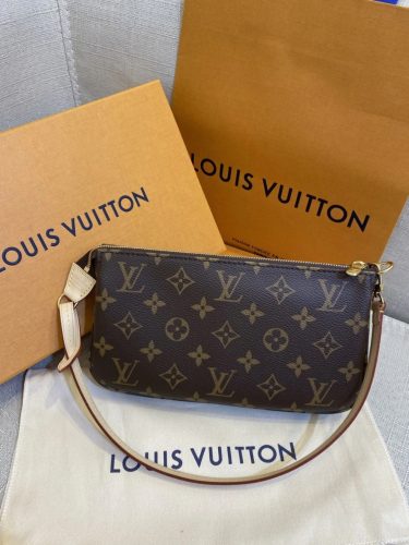 Louis Vuitton M40712 Pochette Accessoires photo review
