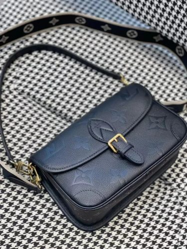 Louis Vuitton M46386 Diane Black photo review